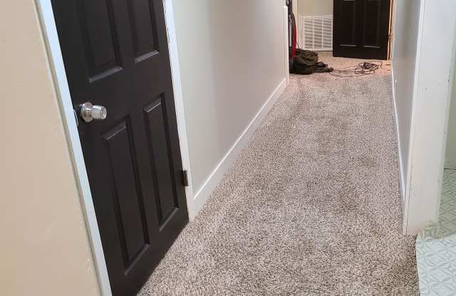 1804 Southlawn Drive, #B Gallery 3