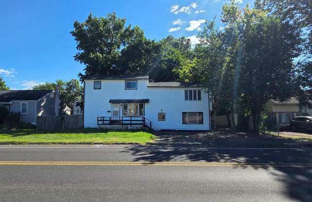 Freshly Updated 6-Bedroom Home with Yard & Driveway Gallery 3