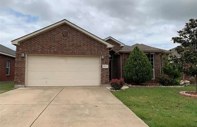 9213 Vineyard Ln - 9213 Vineyard Lane, Fort Worth, TX 76123