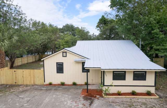 Very large 4bdrm/2bath House, Ready End of February photos photos