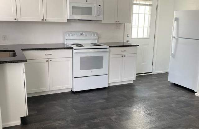 2 Bedroom Duplex off of Rivermont Ave. photos photos
