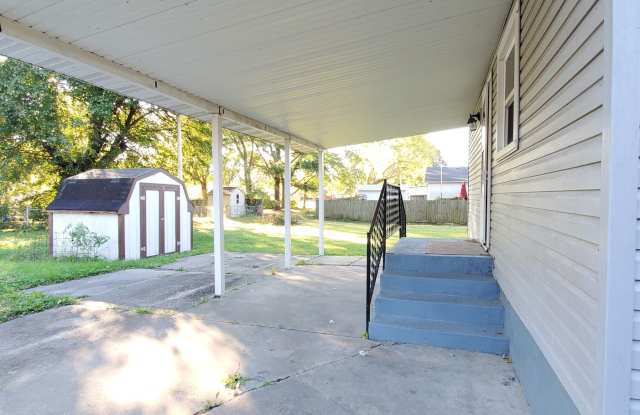 3 Bedroom 1 Bath Home with Storage Shed and Large yard Gallery 4