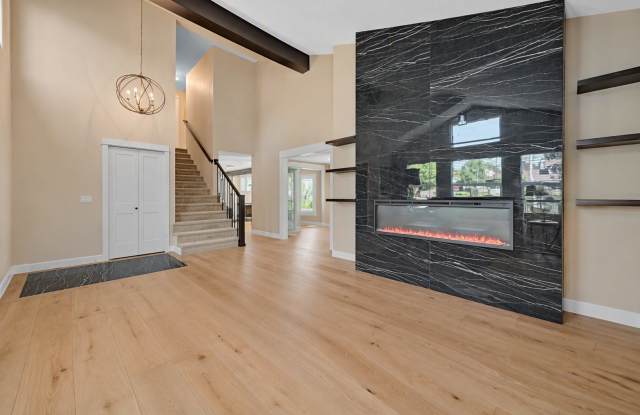 3Bed 3Bath on a Quiet cul-de-sac with Swimming Pool. Gallery 3