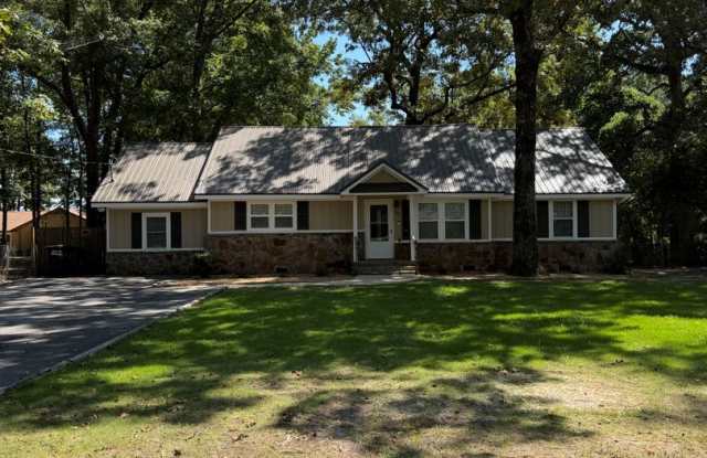 Spacious 3BR Home on Nearly an Acre in Opelika photos photos