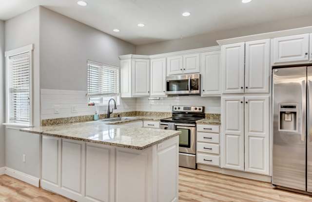3885 East Cunninghill Drive Gallery 3