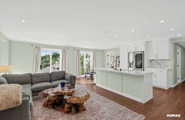 Charming 2BR House in Los Angeles Gallery 1