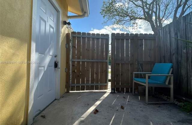 1935 Liberty St photos photos