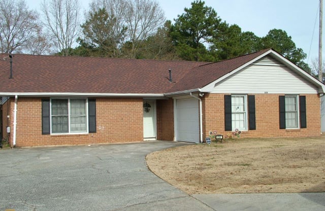 634 S Jeff Davis - 634 South Jeff Davis Drive, Fayetteville, GA 30215