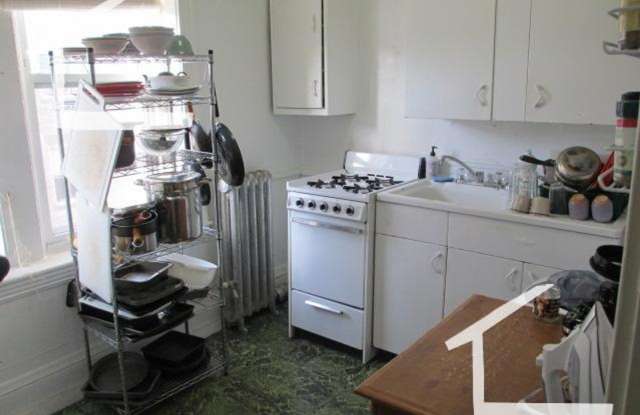 Nice 2 bed split in Allston - 1381 Commonwealth Avenue, Boston, MA 02134