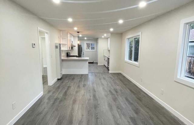 389 E Arques Ave Gallery 2