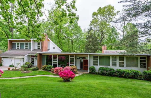 807 VILLA RIDGE ROAD Gallery 2