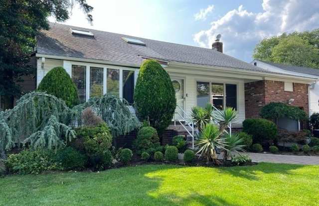 805 Oakleigh Road - 805 Oakleigh Road, South Valley Stream, NY 11581