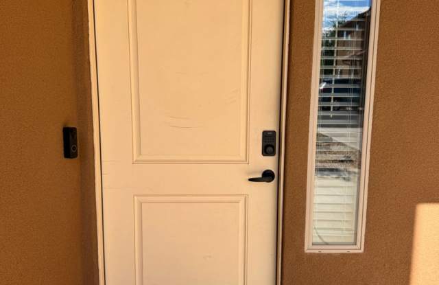 Updated 3-BR Townhome in Santa Clara Gallery 4