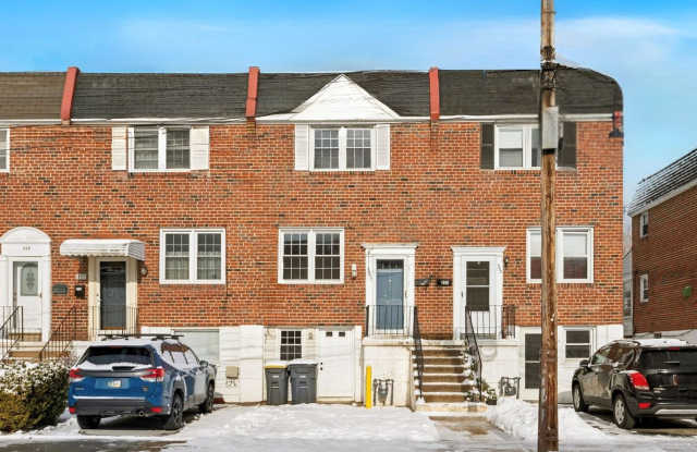 Available Now, Recently Renovated 3BD/1BA Twin in Downingtown Borough! photos photos
