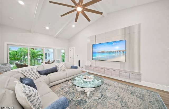 248 4th Avenue S Gallery 4