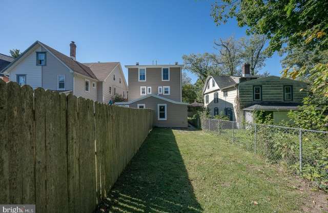 947 GLENBROOK Avenue Gallery 4