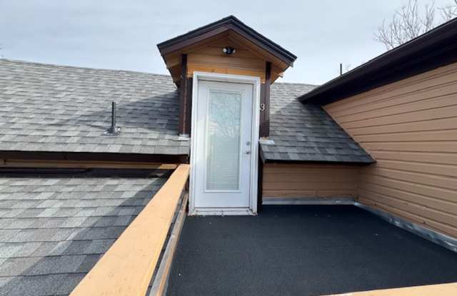 *SPECIAL* 1/2 OFF FIRST MONTHS RENT W/ 1 YEAR LEASE:RENOVATED UPSTAIRS 2 BEDROOM HOME- FULL PRIVATE UPPER LEVEL Gallery 4