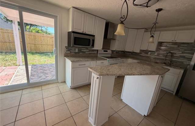 7619 SUMMERTREE Lane Gallery 4