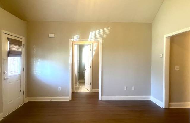 Super Cute 3BD/2B Home Gallery 4