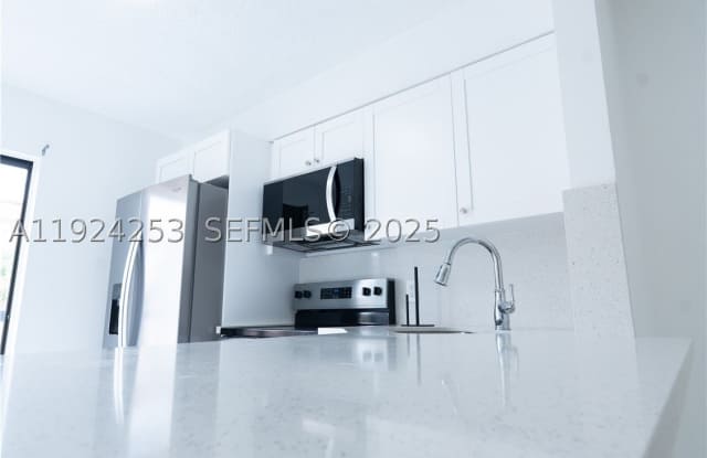5300 W 21st Ct Gallery 3