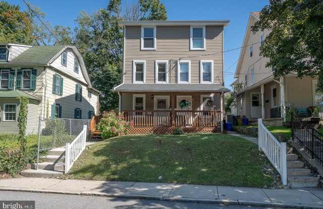 947 GLENBROOK Avenue Gallery 1