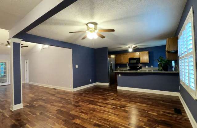FARRAGUT...4 BEDROOM+BONUS/4 BATH BASEMENT RANCHER WITH PARTIALLY FURNISHED IN-LAW SUITE!! Gallery 4