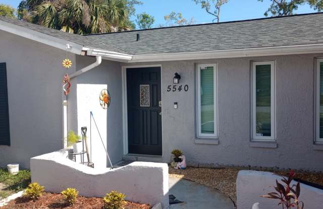 Charming 3BR House in Holiday photos photos