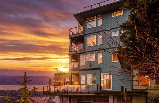 East Queen Anne Seattle 2 Bedroom Apartment for Rent | Lake Union Views, Rooftop Deck, Garage Parking, In-Unit Laundry & Near South Lake Union - 655 Crockett Street, Seattle, WA 98109