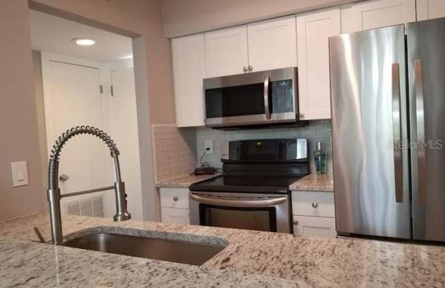 1 Bedroom, 1 1/2 Bath Loft condo at 5101 Eaglesmere Drive, Unit B03, Orlando, FL 32819 Gallery 4