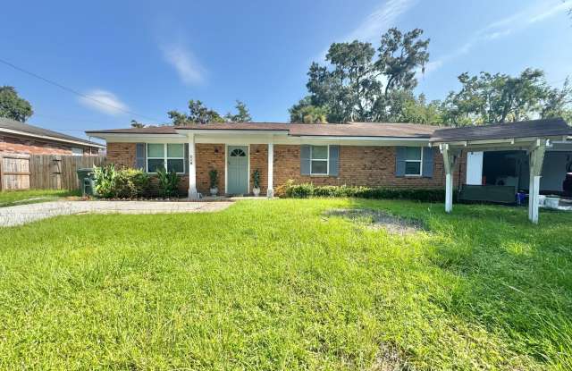 Home located on cul de sac photos photos