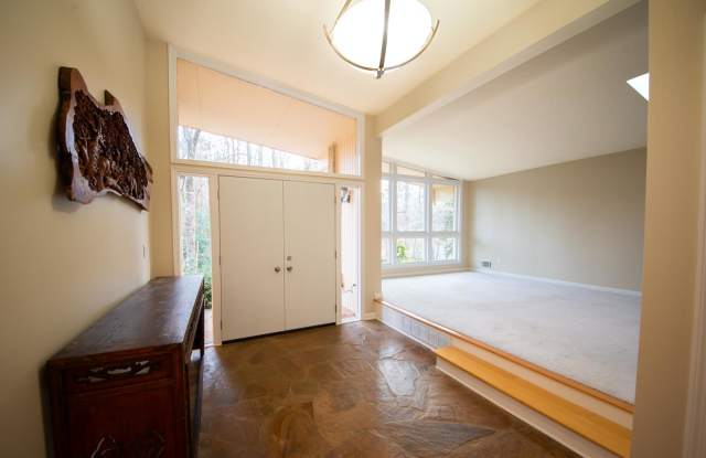 6495 Vernon Woods Drive Northeast photos photos