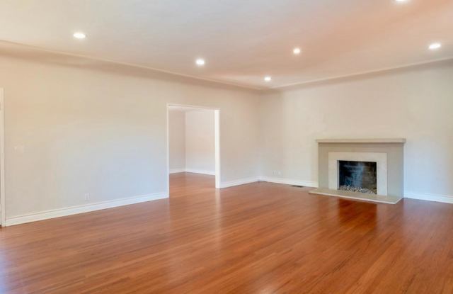 4310 CEDARHURST Circle Gallery 4