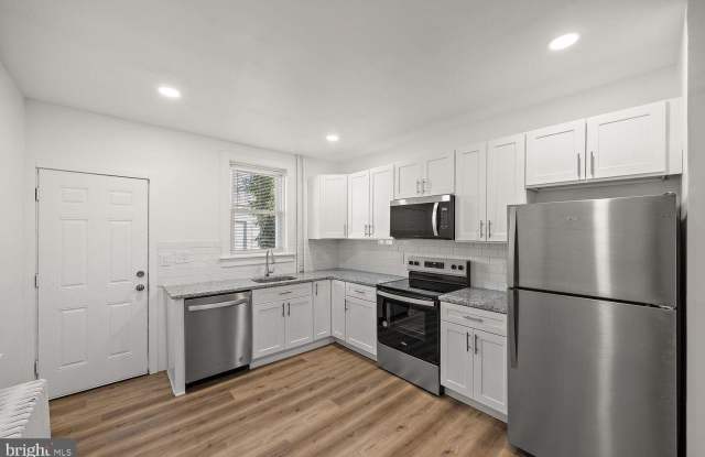 1715 W 8TH Street photos photos