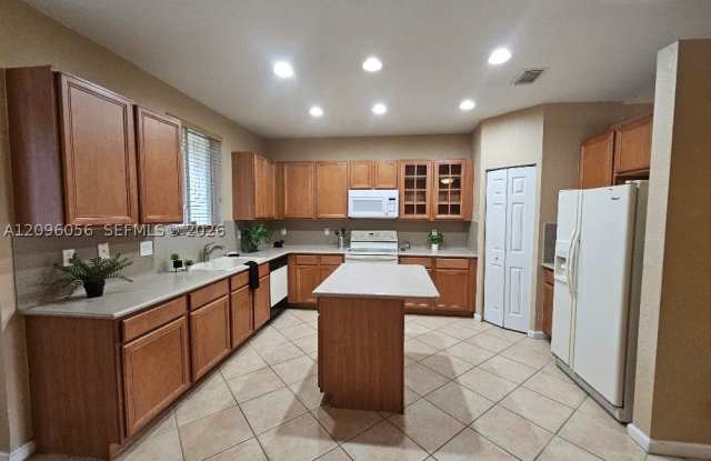 2779 S Evergreen Cir Gallery 4