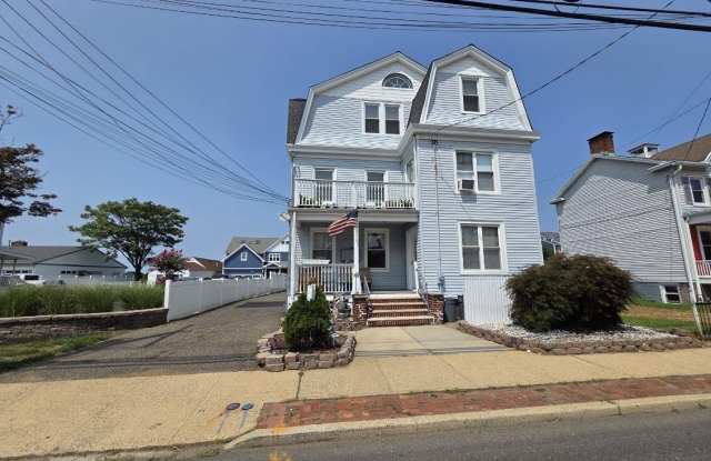 123 1st Street unit: 4 photos photos