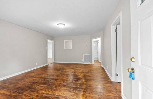 Charming Bungalow style home Gallery 4