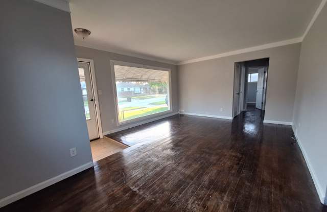 Welcome home!!  Well maintained 3 bedroom ranch Gallery 3