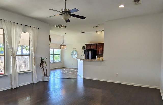 916 Winding Road Gallery 2