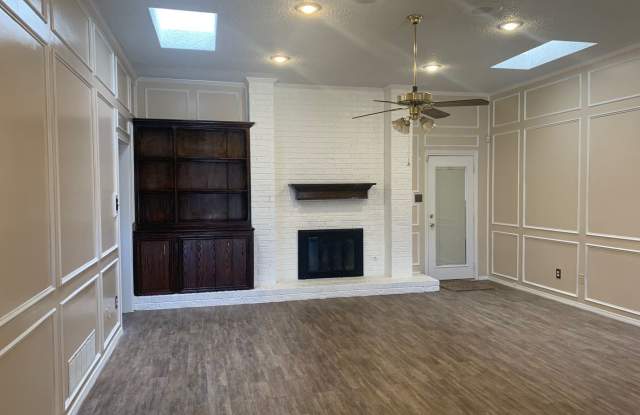 6411 Elkhart Ave Gallery 2