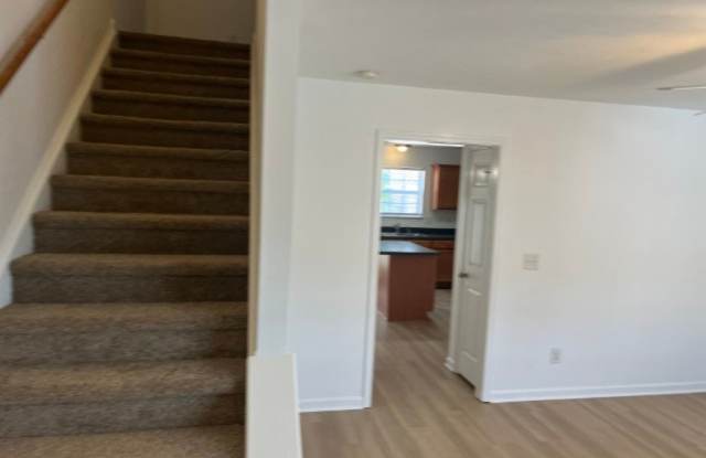 Barnes Crossing Townhome - Save $500! Gallery 3