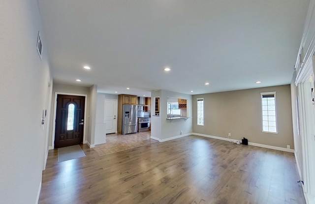 14321 Riviera Dr – Spacious 4 Bed 2 Bath + Bonus Room Home in Huntington Beach! Gallery 4