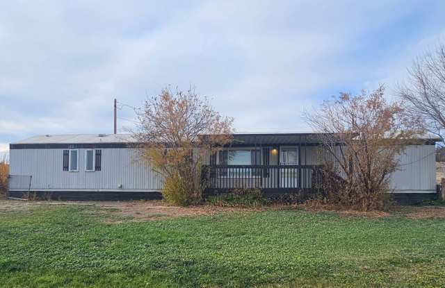 ** MOVE IN SPECIAL: FIRST MONTH $800.00 ** - 307 Northeast Miller Street, Jefferson County, OR 97741