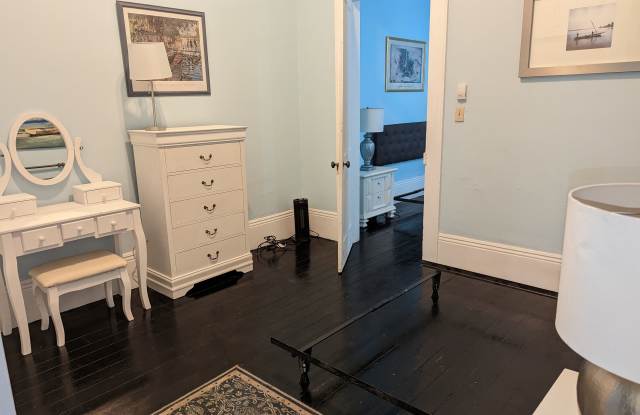 431 Vallette Street Gallery 3