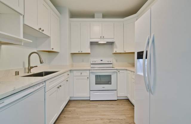 Excellent 2 Bed 2 Bath Condo - Completely Remodeled! photos photos