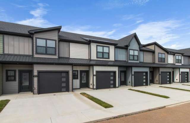 303 Jonathan Wade Circle - 303 Jonathan Wade Circle, Clarksville, TN 37043