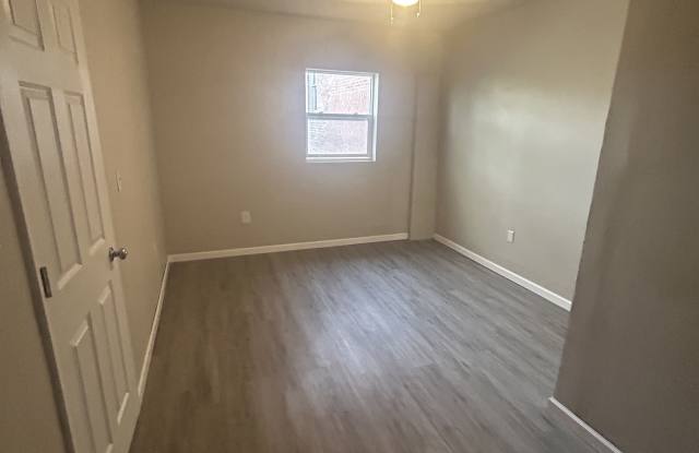 318 Broadway Street - 318 Broadway Street, Elsberry, MO 63343