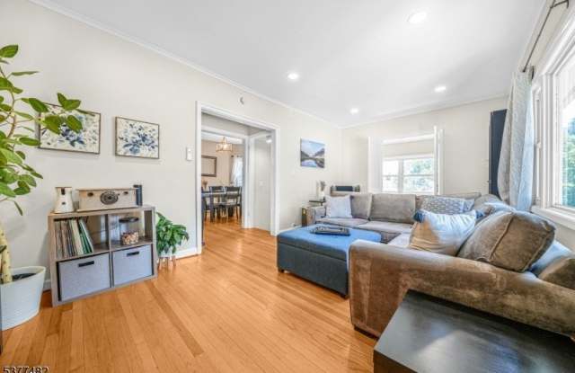 461 Belleville Ave photos photos
