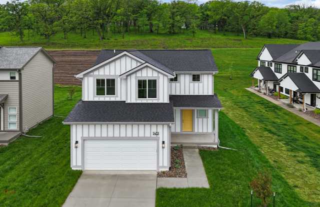 1477 S Kings Grove Ave - 1477 South King's Grove Avenue, West Des Moines, IA 50266
