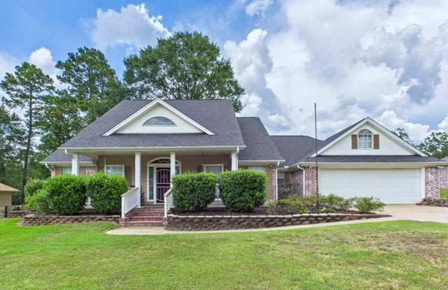 1014 Redbud Gallery 1