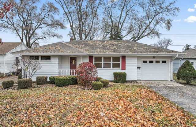 327 Wallace Avenue - 327 Wallace Avenue, Crystal Lake, IL 60014